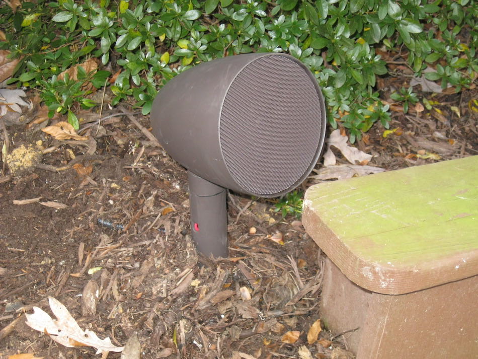 Episode Landscape Speaker in Mulch Bed
