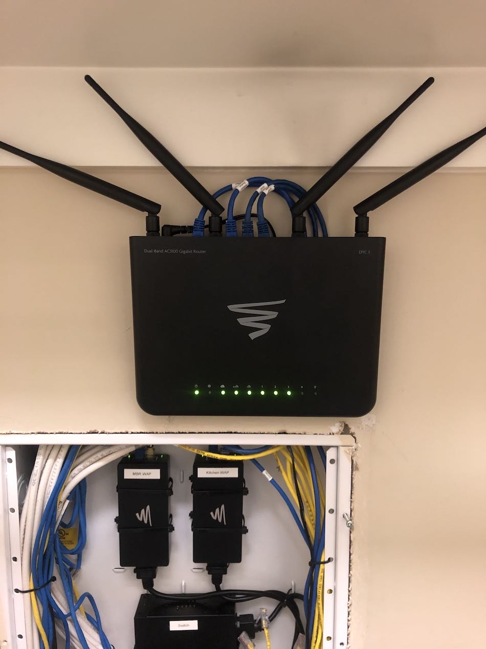 Luxul Wifi Router